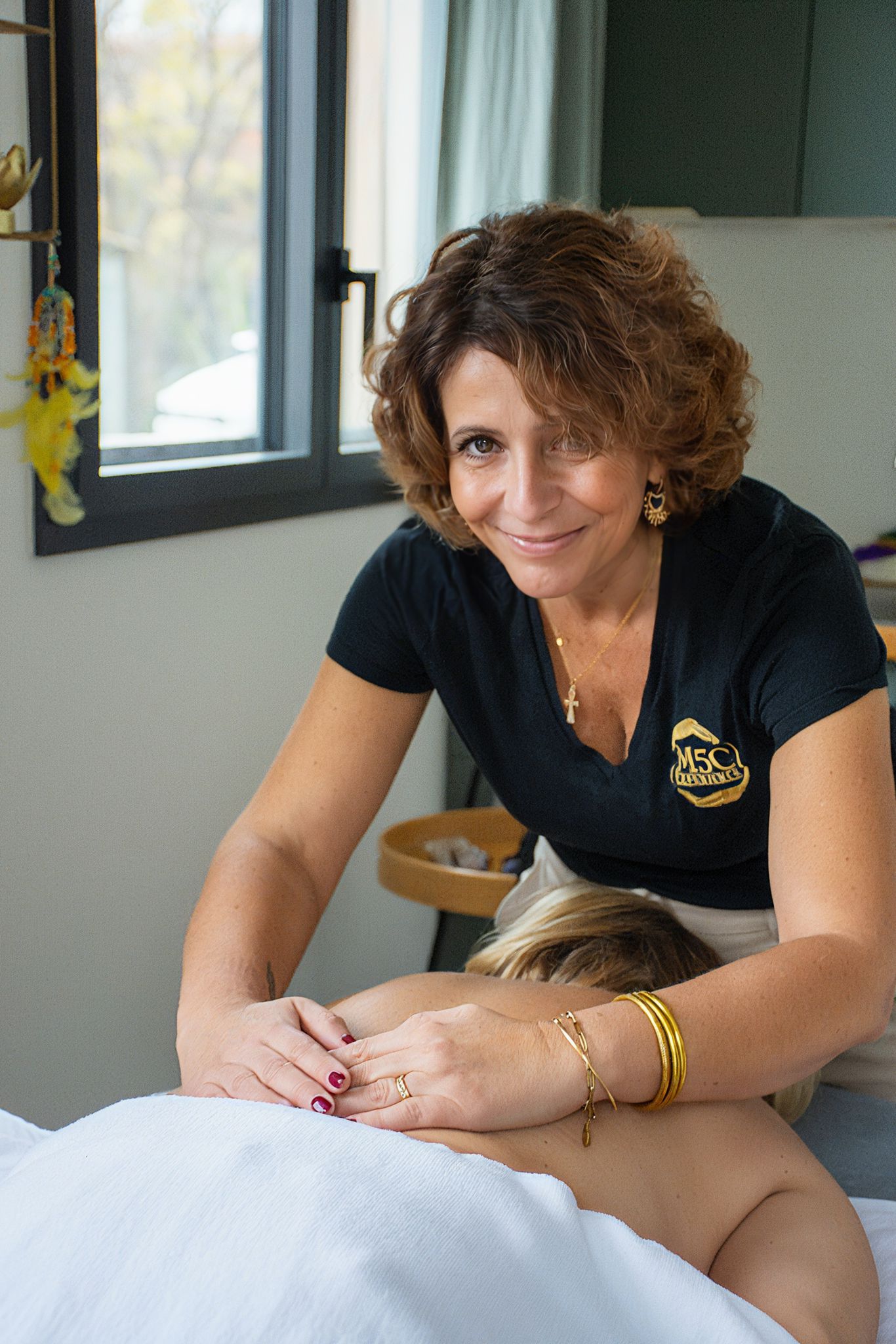 Virginie Lai, praticienne en massages énergétiques et soins holistiques, vue depuis Cassis